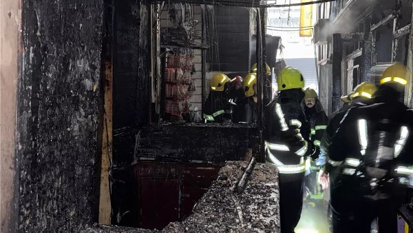 السيطرة على حريق نشب داخل محل إكسسوارات هواتف بمنطقة الموسكي