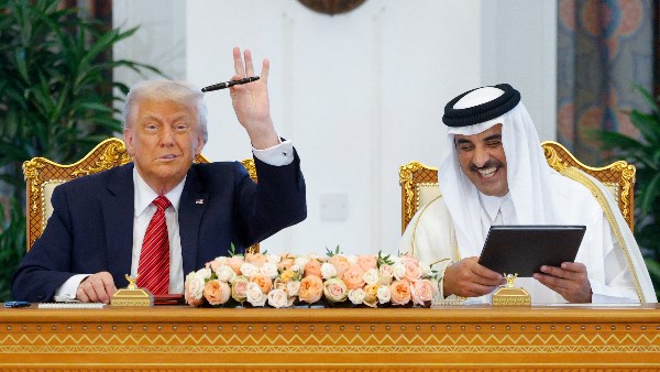 قلم من ذهب... كم تبلغ قيمة هدية تميم لترامب التي خطفت الأضواء؟