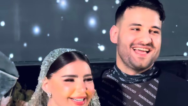 وسط جدل إطلالته.. مسلم يوجه رسالة إلى زوجته