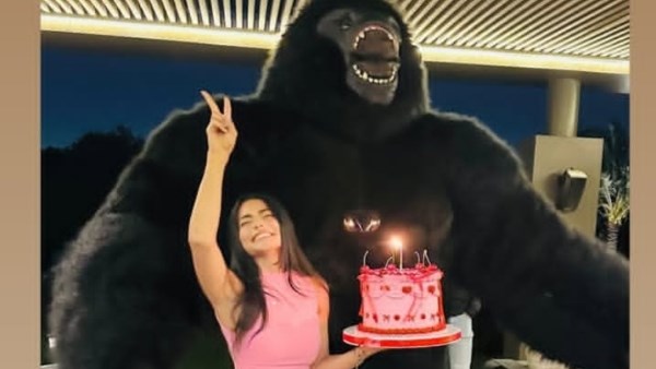 أسماء جلال تخطف الأنظار في عيد ميلادها