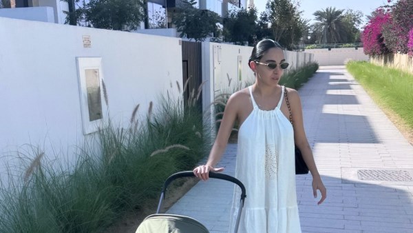 سلمى أبو ضيف تكشف عن تحدياتها مع السفر بطفلتها