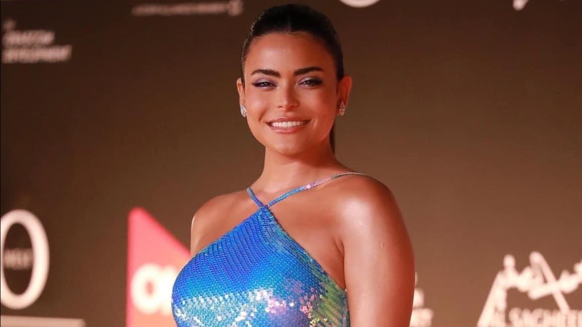 أسماء جلال بطلة فيلم 