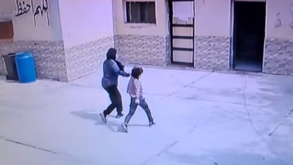 طلب دخول الحمام.. معلمة تتعدى على طالب مريض بالسكر في مدرسة بحدائق القبة