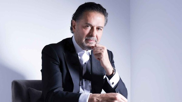 بعد قبلة الساحل.. راغب علامة يصدر بيانًا رسميًا بعد منعه من الغناء في مصر