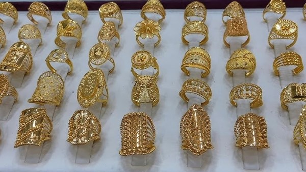 300 جنيه تراجع.. مفاجأة في سعر الجنيه الذهب وعيار 21 اليوم الإثنين