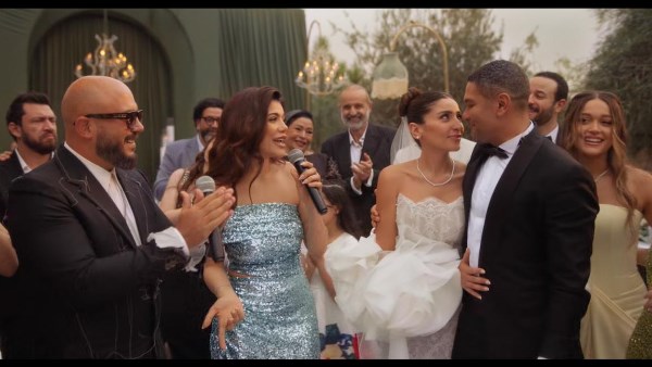 اتنين غيرنا الحلقة الأخيرة.. زواج آسر ياسين ودينا الشربيني.. والعسيلي يغني لهما